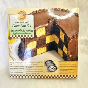 Wilton Checkerboard Cake Pan Set (NWOT)